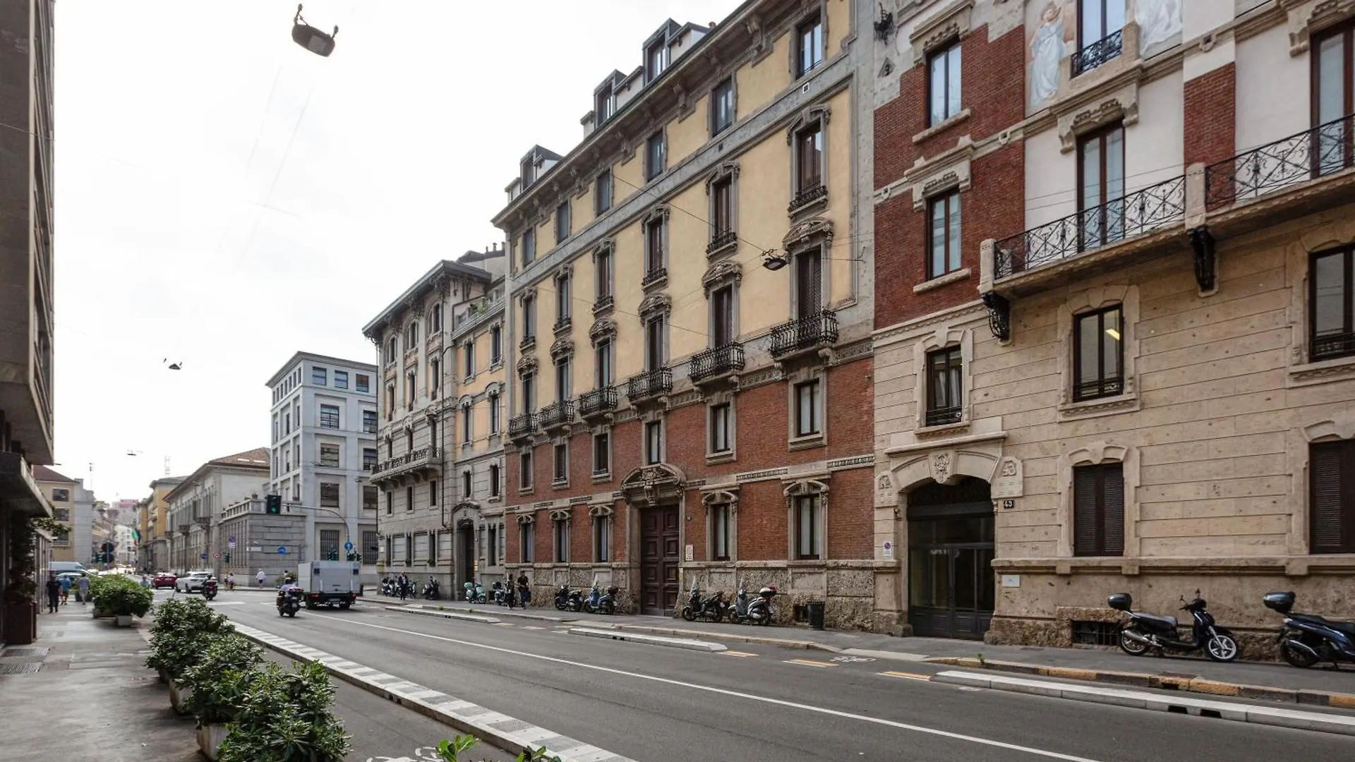 Brera Apartments In San Babila Milão