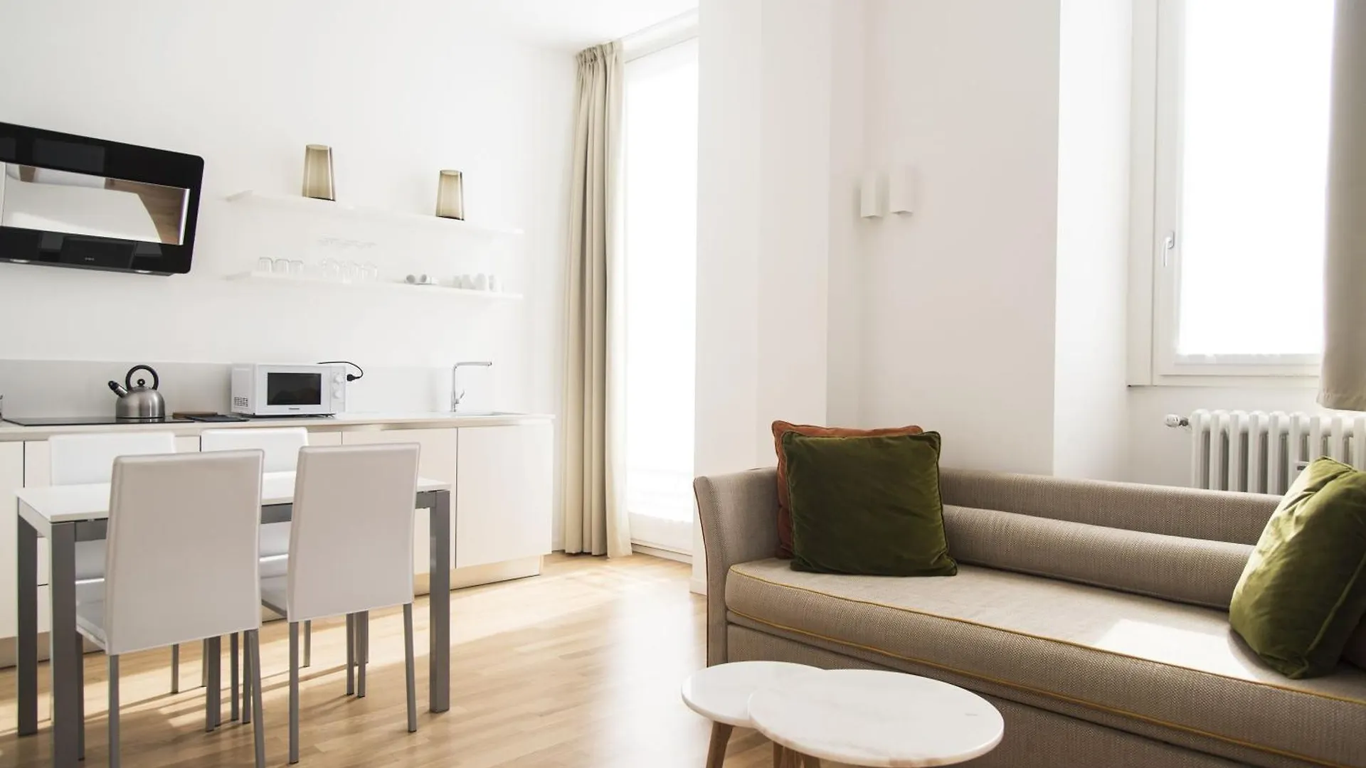 Brera Apartments In San Babila Milão