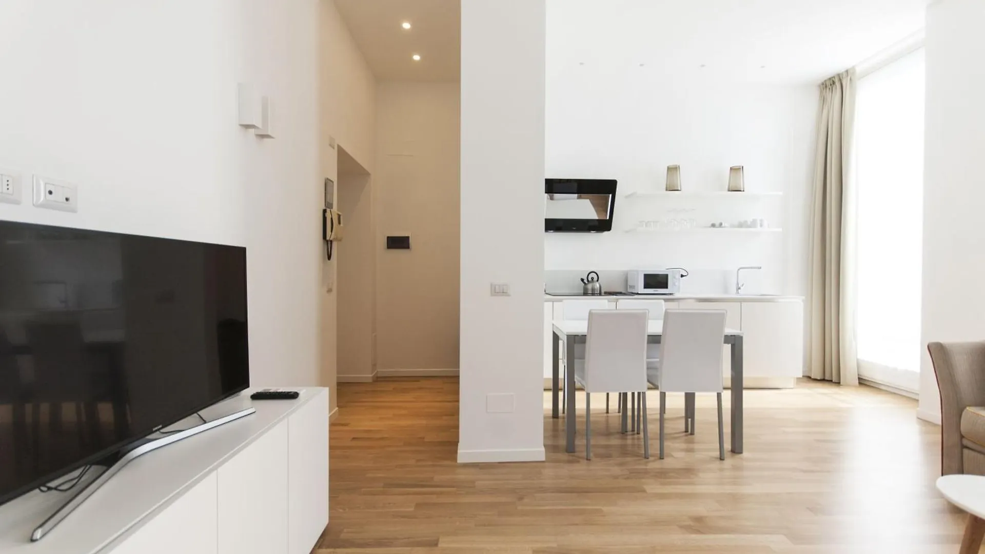 Brera Apartments In San Babila Milão