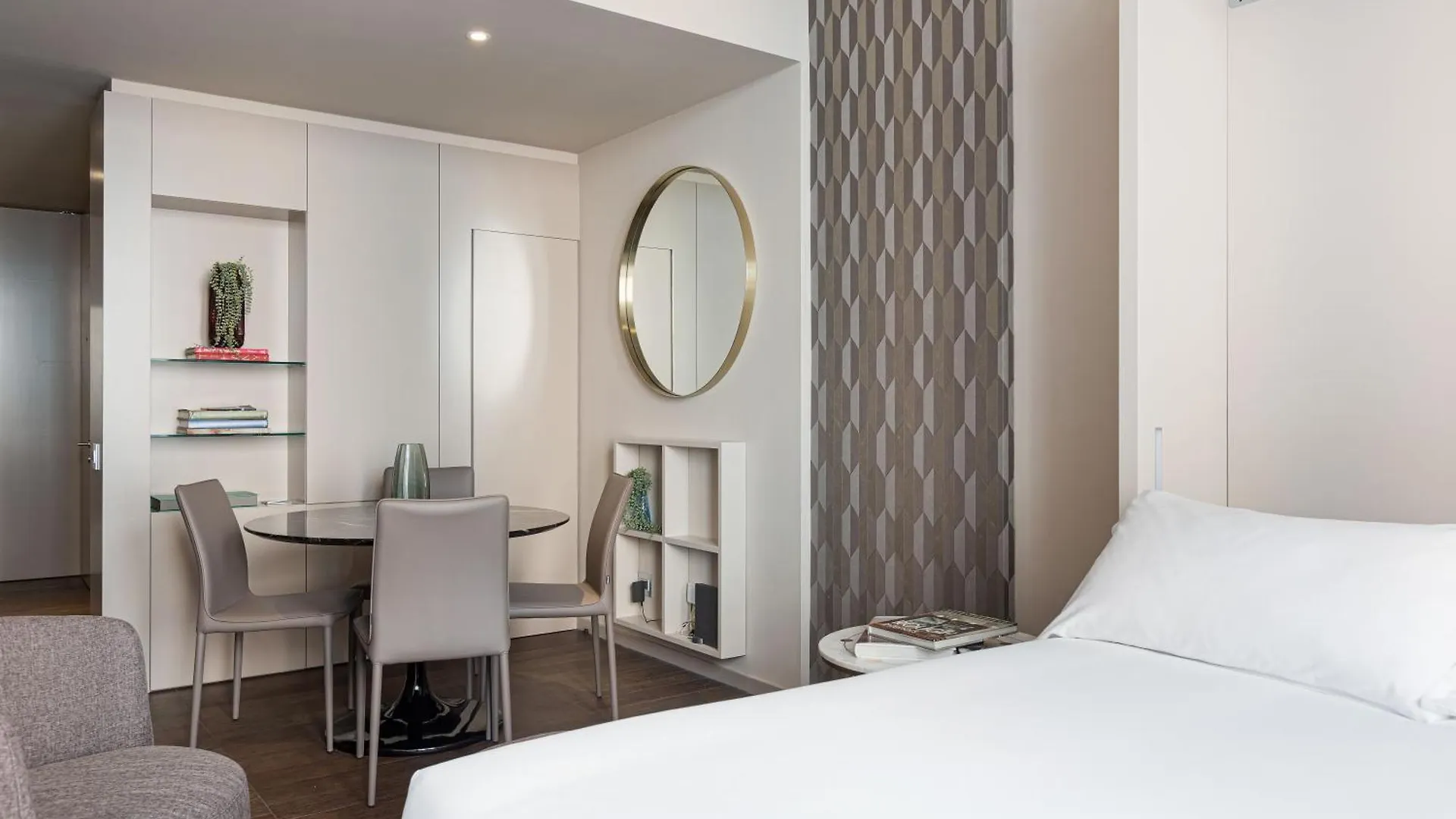 Brera Apartments In San Babila Milão 0*,  Itália