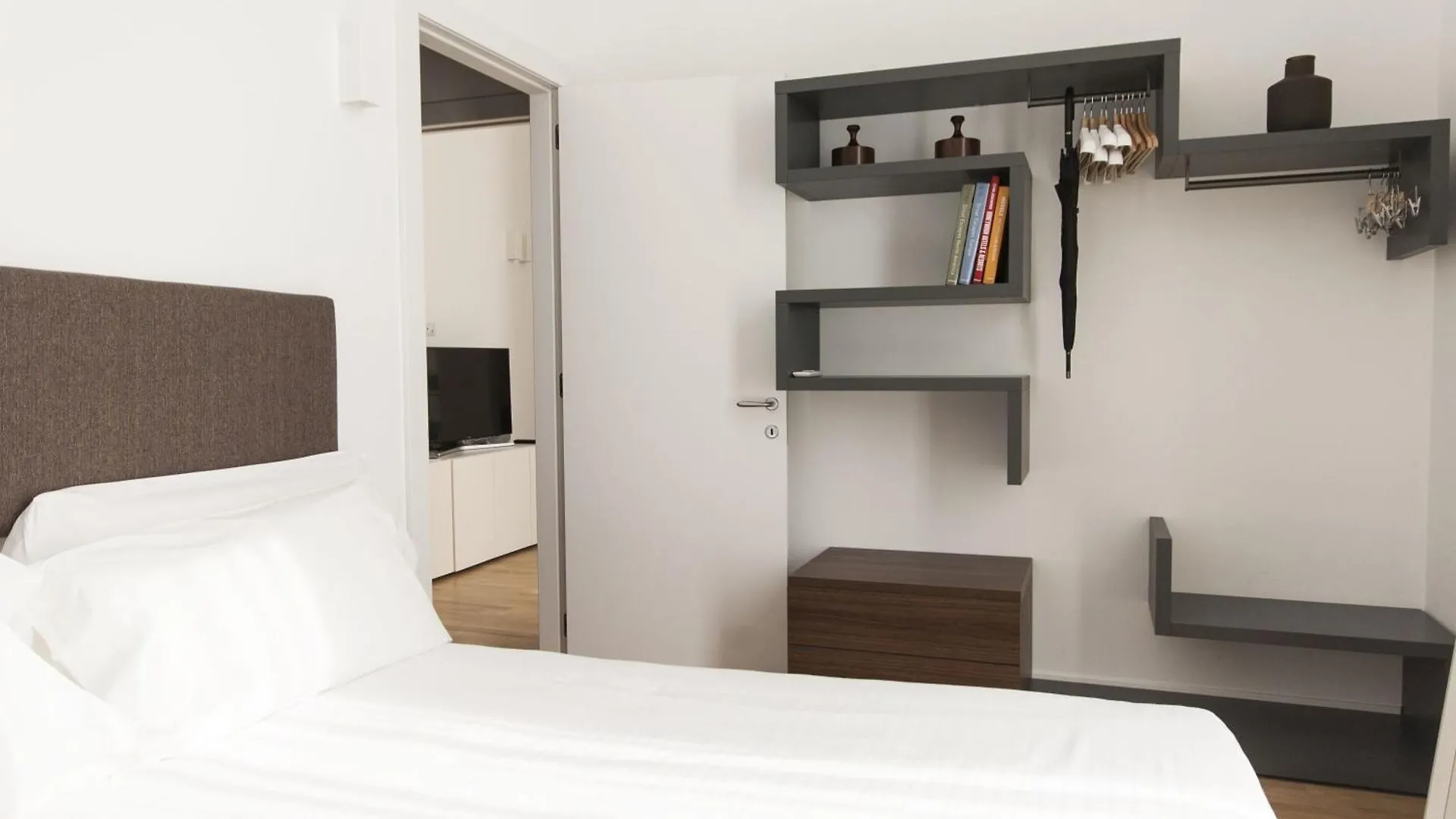 Brera Apartments In San Babila Milão