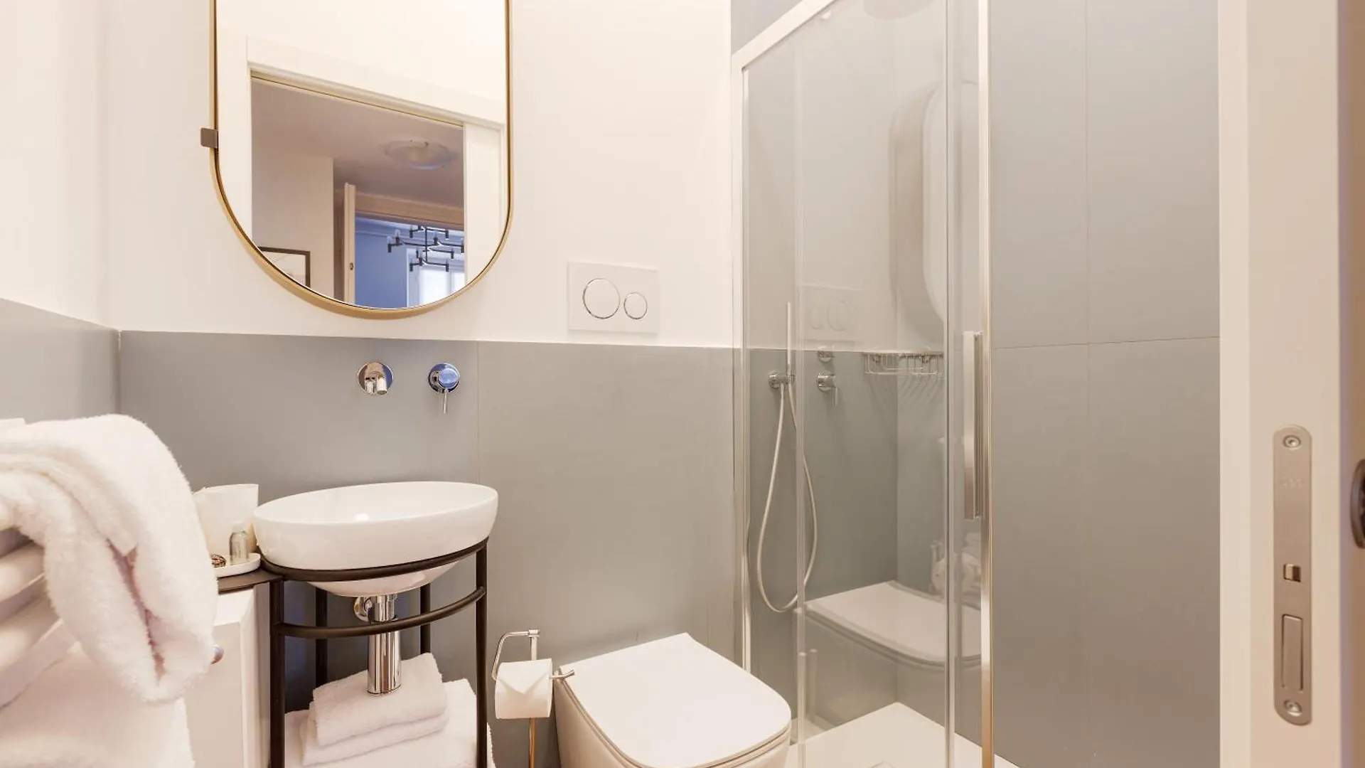 Brera Apartments In San Babila Milán 0*,  Italia