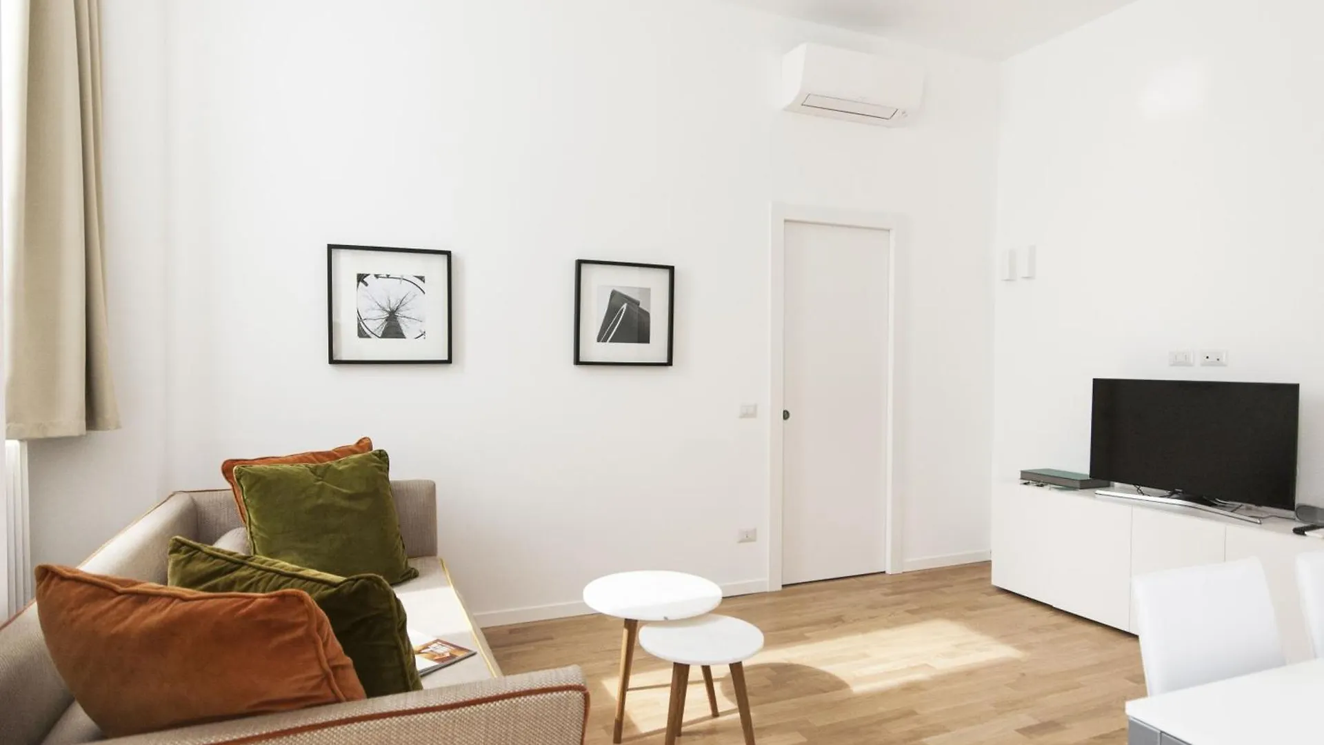 Brera Apartments In San Babila Milán
