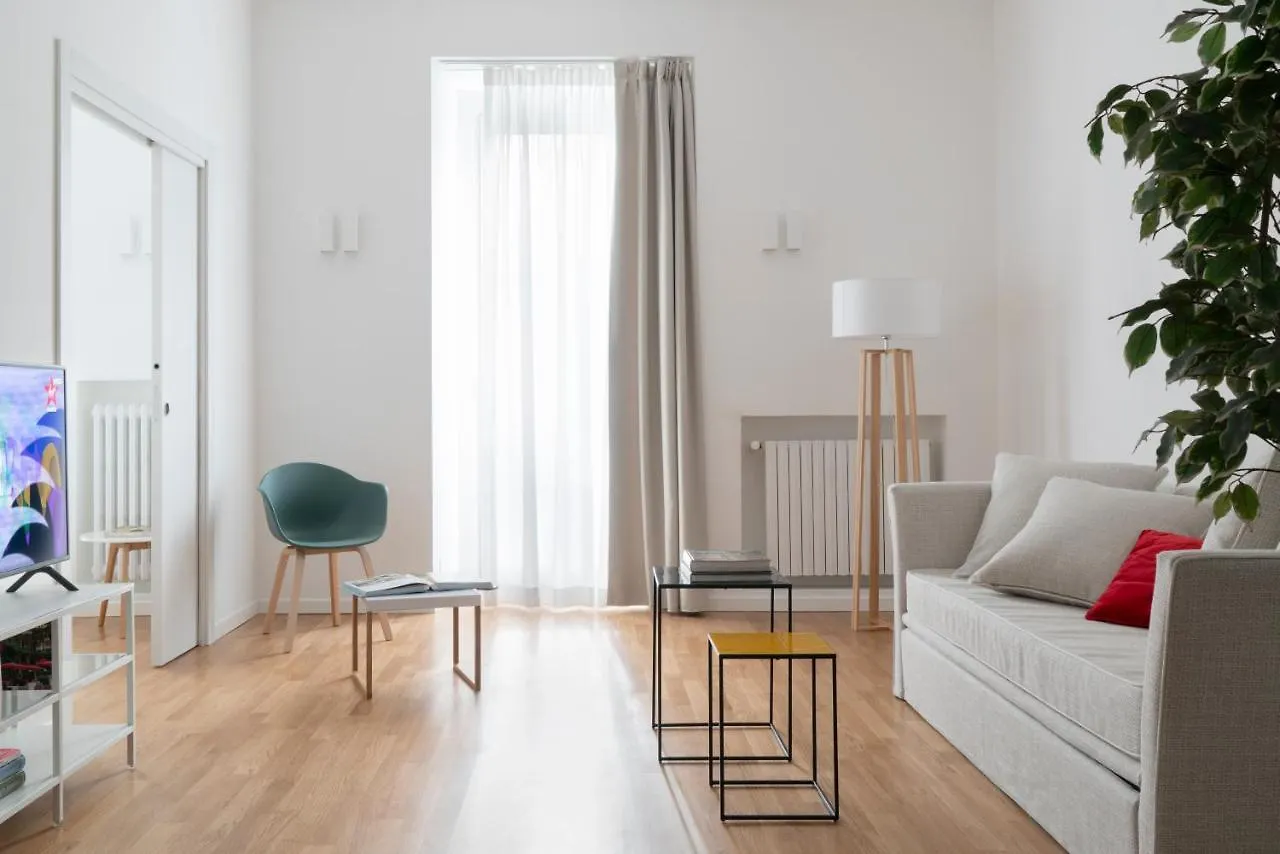 Brera Apartments In San Babila Milán